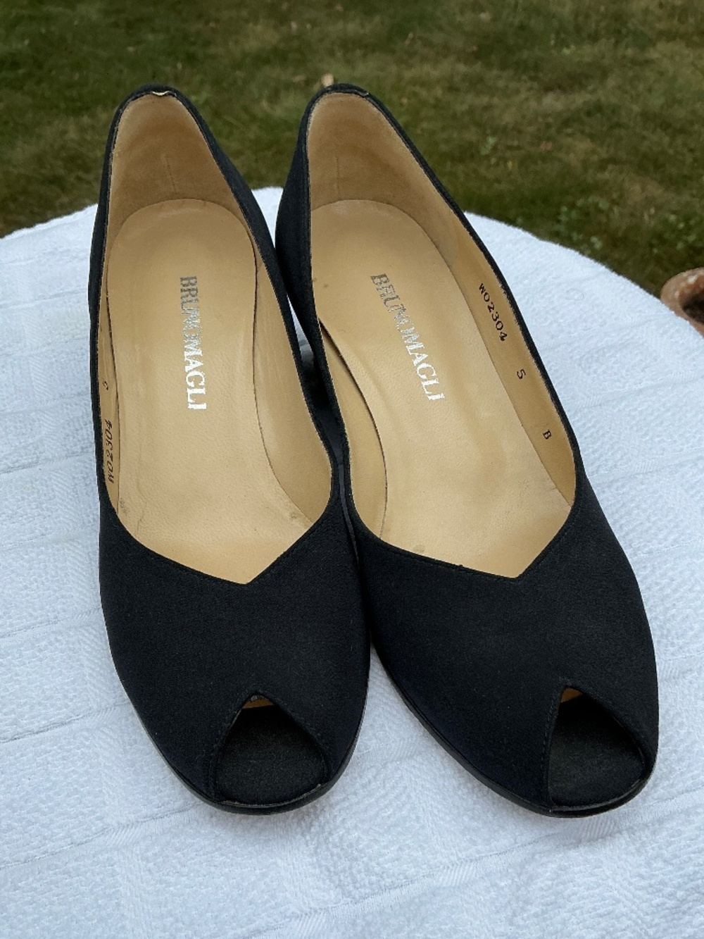 Bruno Magli black fabric and patent leather peep toe pumps size 5